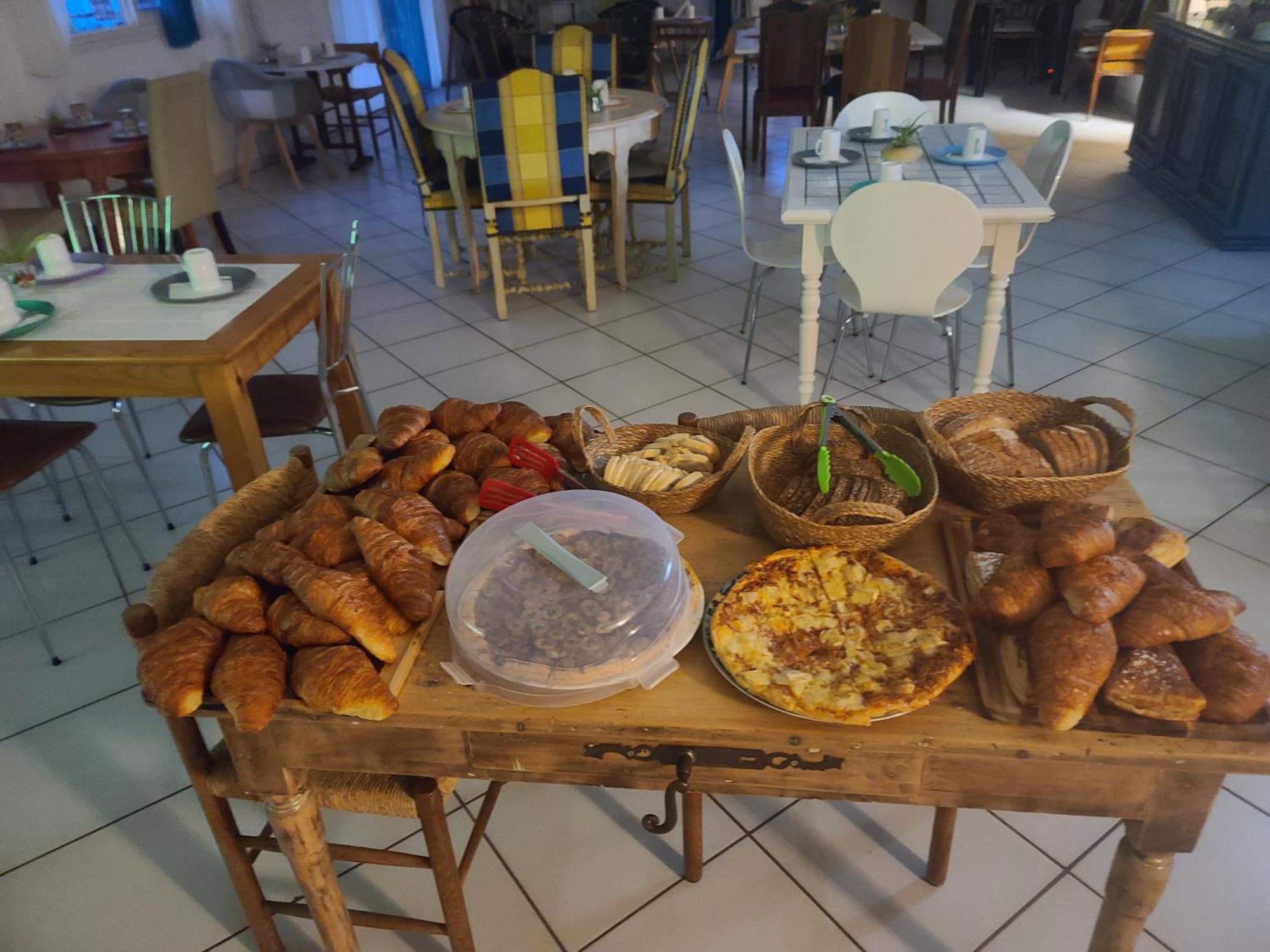 Bel Hotel Restaurant La Gentilhommiere Trèbes Buitenkant foto